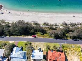 Abbey Beachviews with WiFi โรงแรมในVasse