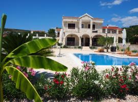 Villa Ludilo mit 4 Apartments in Poljica - Marina bei Trogir Split, apartmán v Poljici