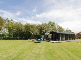 The Tractor Shed, holiday home in Worcester