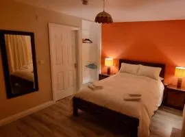 Spacious Curragh 2-bed apartment with own entrance