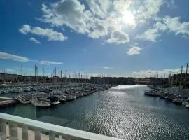 Idéal couple avec vue sur le PORT DE GRUISSAN 4CHE24
