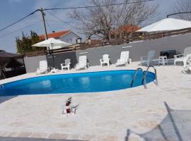 Holiday home LAURA, villa i Galovac