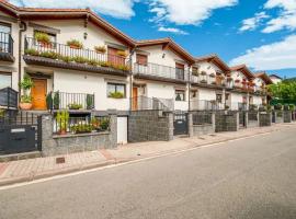 Magnífica casa con jardin, BBQ e hidromasaje, casa de temporada em Leiza