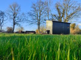 The Water Shack - Amazing tiny house retreat, hotel s parkiriščem v mestu Woodbridge