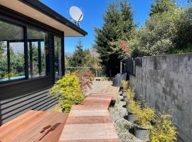 Private Escape Central Wanaka 3 Bedroom, hotel i Wanaka
