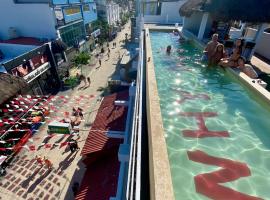 Why Not Rooftop Party Hostel, hotel in Playa del Carmen