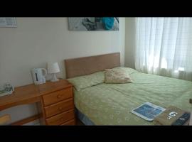 Room in Guest room - Double Room private shower room deg-yr, hotel en Hayes