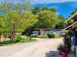 Camping Le Bourdieu, familiehotell i Durfort