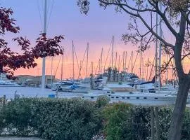 Superbe, face aux bateaux - 2ch + jardin - marina