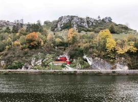 La tanière Dinant, hotel in Dinant