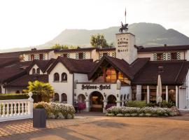 Schloss-Hotel am See - Swiss-Chalet Merlischachen, hôtel à Küssnacht