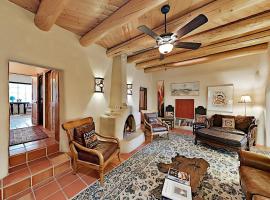 Alfred's Hacienda & Casita, villa en Taos