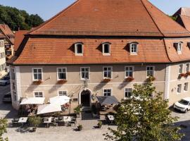 Romantica Hotel Blauer Hecht, hotel con piscina a Dinkelsb&uuml;hl