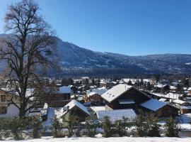 Plein Soleil 3 bedroom apartment with stunning mountain views, hotel en Samoëns
