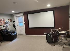 5BRwithBand&Piano setup Private Gym Theater&Entry at Cherry Hill, villa in Cherry Hill