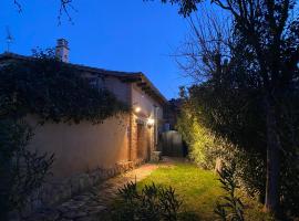 Casa rural De Añil - Jardín privado, wifi, netflix y aire acondicionado, cottage à Velliza