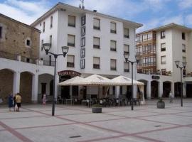 Hotel Ciudad de Medina, hotel v destinaci Medina de Pomar