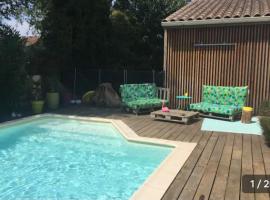 Villa avec piscine privée au calme dans Toulouse, atostogų namelis Tulūzoje