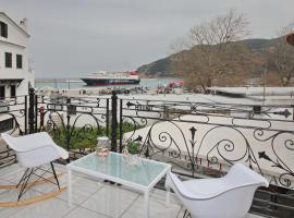Port view apartment, hotel near Folklore Museum Skopelos, Skopelos Town