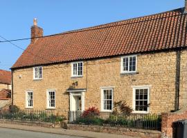 Clarke’s Farm，Heighington的有停車位的飯店