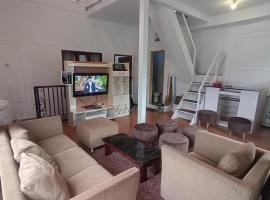 DIENG GHUZY HOUSE syariah family room 3 kamar, hotel a Wonosobo