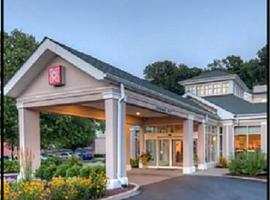 Hilton Garden Inn Norwalk, hotel v destinaci Norwalk