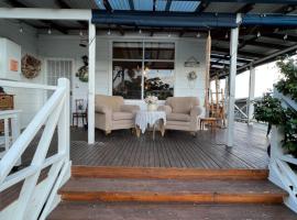 Ivy May Cottage: Lakes Entrance şehrinde bir otel