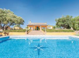 Cozy Home In Constantina With Outdoor Swimming Pool, feriehus i Constantina
