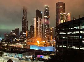 ‘Sunrise on Aura’ Apartment with stunning views., hotel near Southern Cross Station, Melbourne