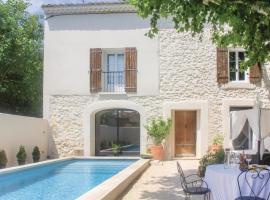 Awesome Home In Vedne With Wifi, Outdoor Swimming Pool And Swimming Pool, luxe hotel in Vedène