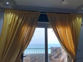 Family Condo With Panoramic Sea View 2, отель с бассейном в Александрии