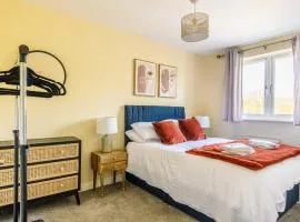 Charming & Spacious 3BR With Private Parking Near Ipswich