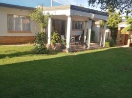 LALA POA GUEST HOUSE, guest house in Klerksdorp