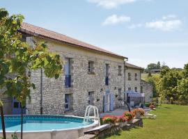 2 Bedroom Stunning Home In Belvze, hotel with parking in Valprionde