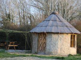 LA HUTTE MASSAÏ, luxury tent in Villelaure