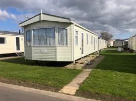 Lovely 3 bedroom 8 berth caravan in Rhyl