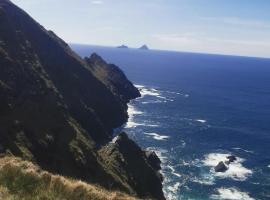 Skellig View Sunset Cliffs View Apartment, hotel in Portmagee