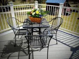 Bass Creek's Outback Quaint & Cozy