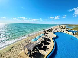 Rocky Point - Ocean Front - King - Suites - Sleeps12 - Gated - POOLS WI-FI, khách sạn ở La Choya