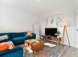 Orange Oasis in the Heart of East Rock with FREE parking near DT and Yale, alojamiento en New Haven