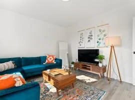 Orange Oasis in the Heart of East Rock with FREE parking near DT and Yale