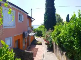 Apartment Carolina - Hillside Stay, Steps from the Sea