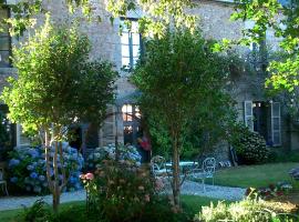 La Demeure du Collectionneur: Quintin şehrinde bir otel