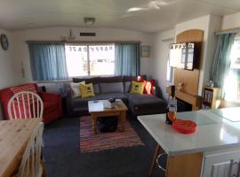 Happydaze Caravan, camping resort en Bacton