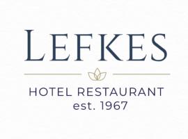 Hotel Lefkes، فندق في باراليا سكوتنيس