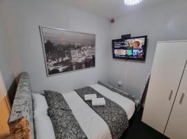 * Well equipped apartment for a relaxing cosy and luxurious fun stay + Free Parking + Free Fast WiFi *، شقة في Beeston Hill