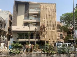 Hotel Leo Saffron - Corporate Stay Pitampura: bir Yeni Delhi, Kuzey Delhi oteli