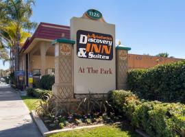 Anaheim Discovery Inn and Suites, мотель в Анахайме