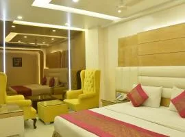 Aman Continental - 2Mins from Railway Station and 5 Mins from Metro
