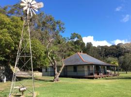 Currawong Beach Cottages, chalet i Great Mackerel Beach